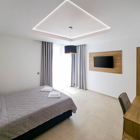 Maresole Beachfront Residence Porec Esterno foto