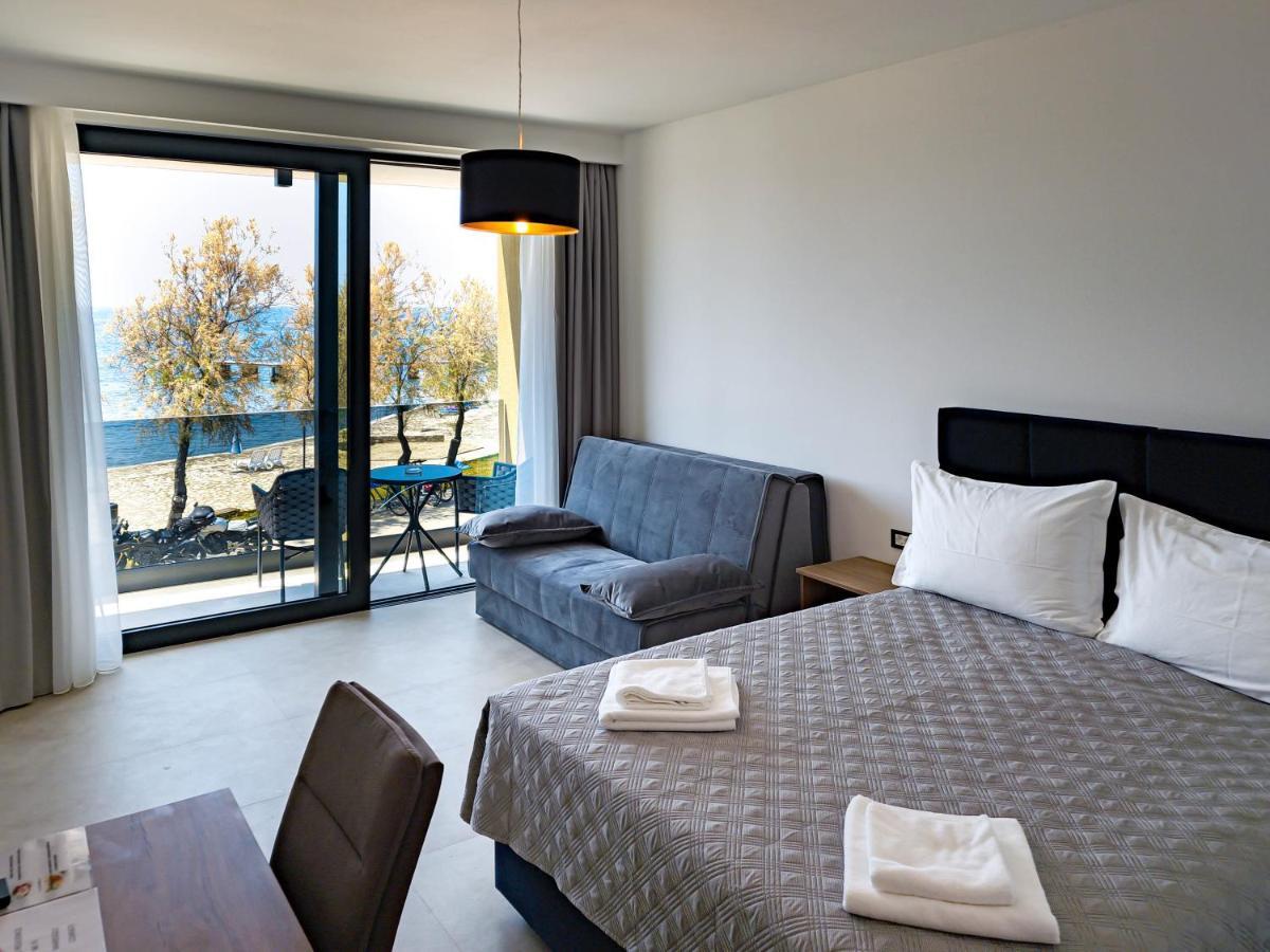 Maresole Beachfront Residence Porec Esterno foto