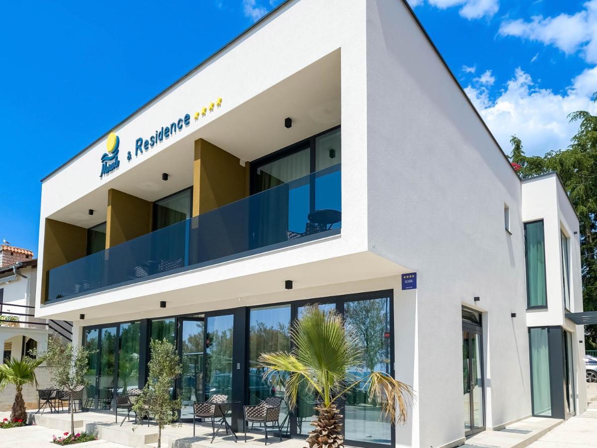 Maresole Beachfront Residence Porec Esterno foto