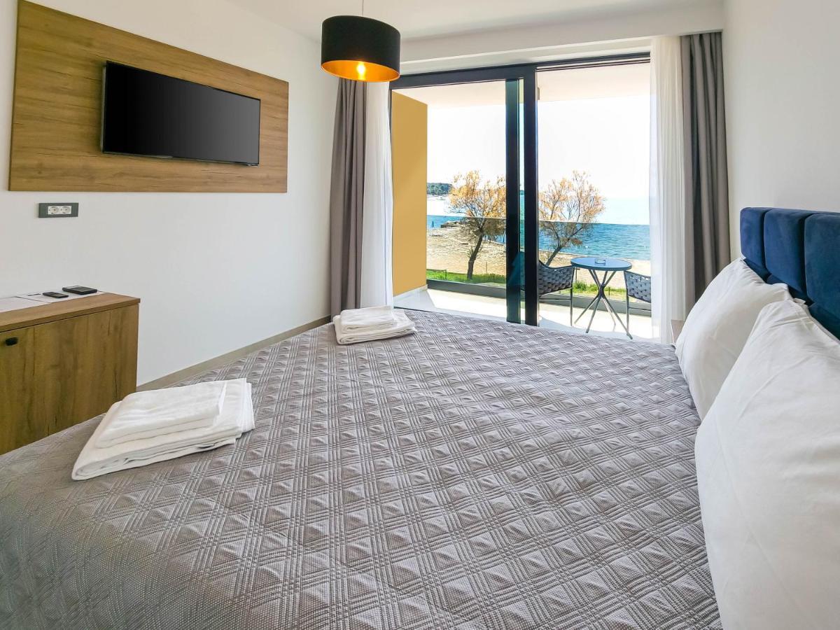 Maresole Beachfront Residence Porec Esterno foto