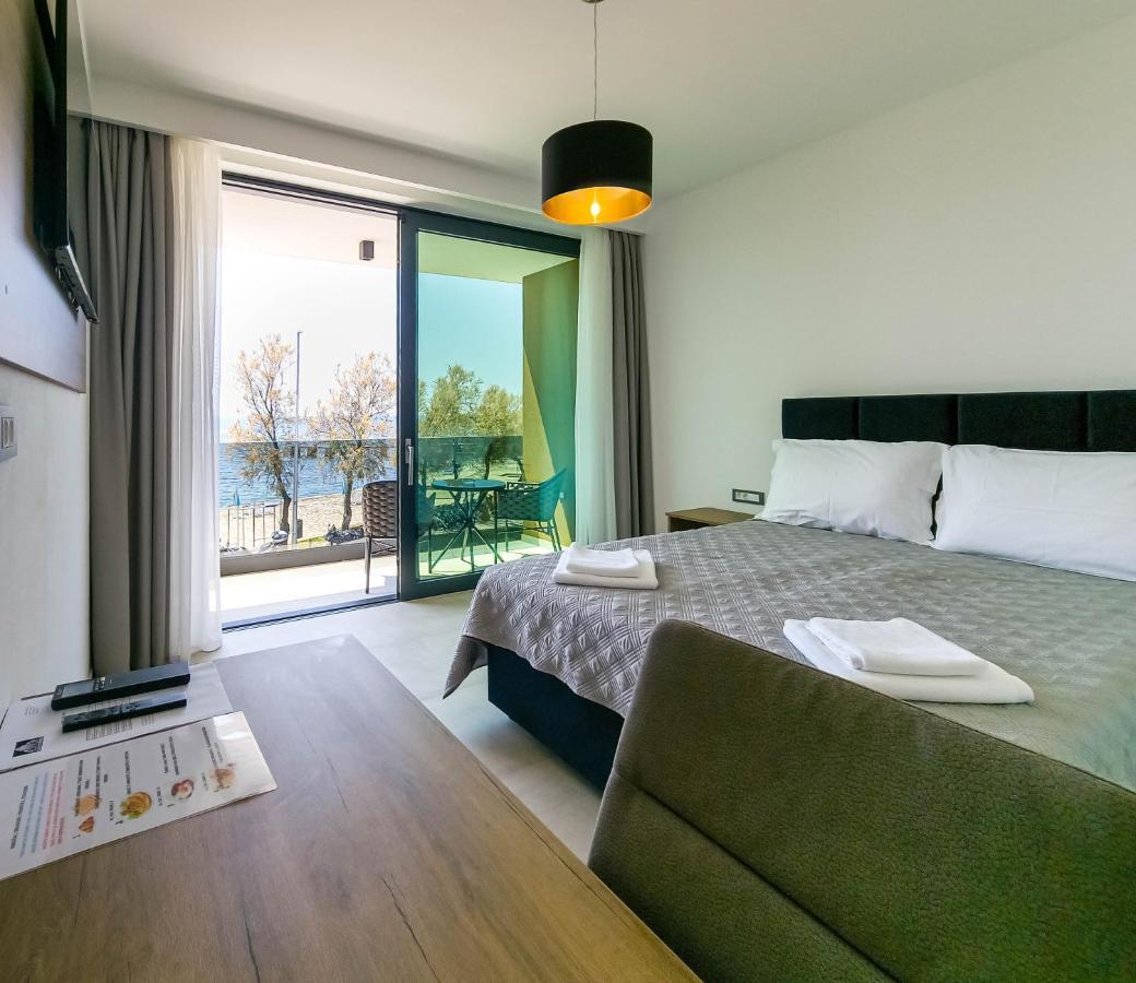 Maresole Beachfront Residence Porec Esterno foto