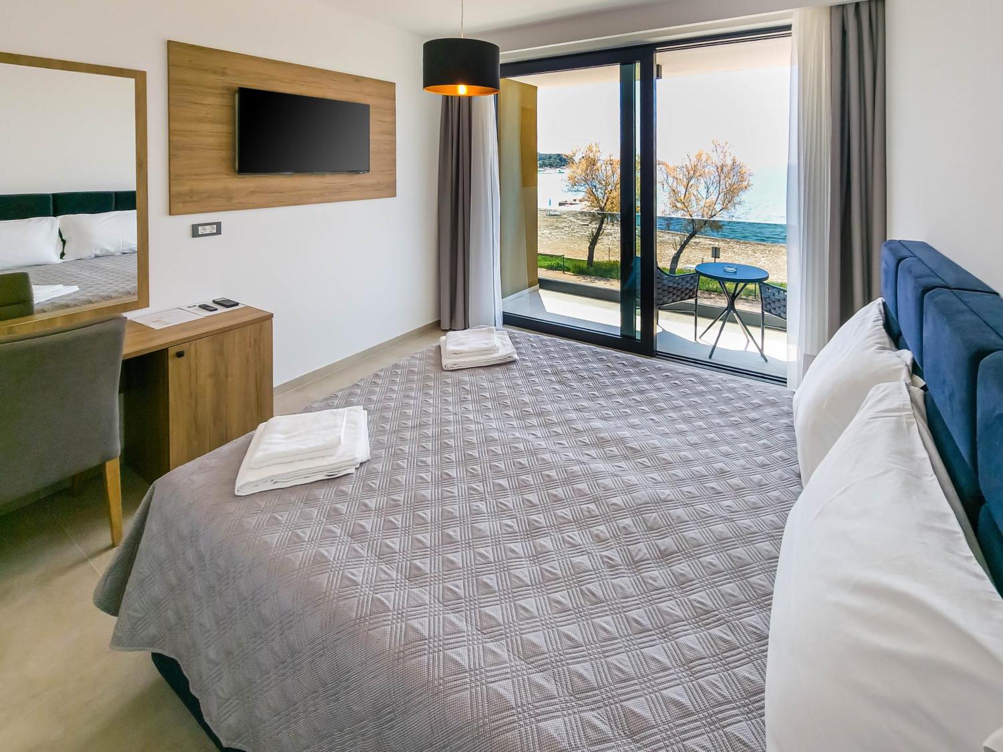 Maresole Beachfront Residence Porec Esterno foto